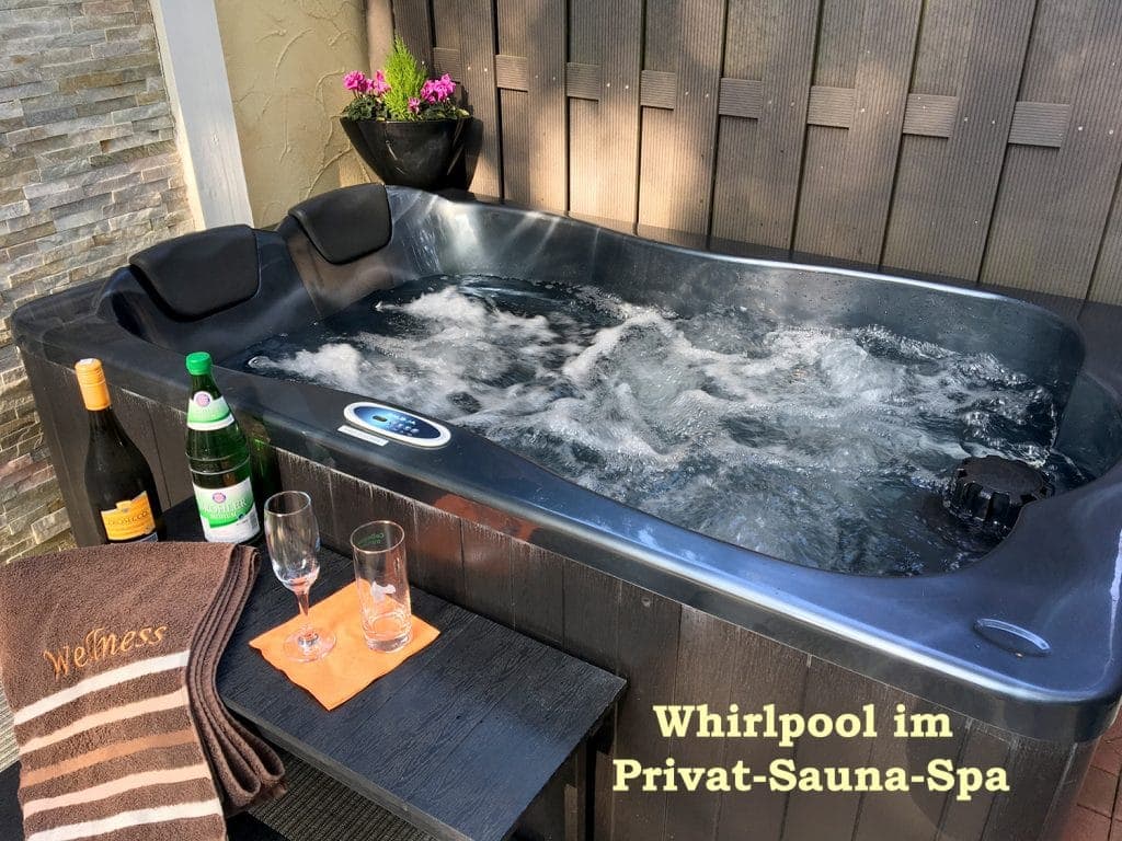 Whirlpool im privaten Außenbereich